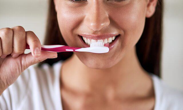 How to Maintain Healthy Teeth Between Dental Appointments