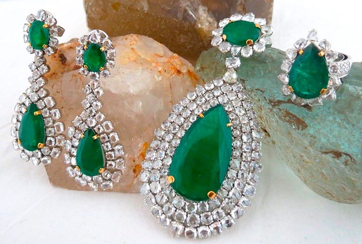 Rediscovering the Emotional Value of Old Jewelry