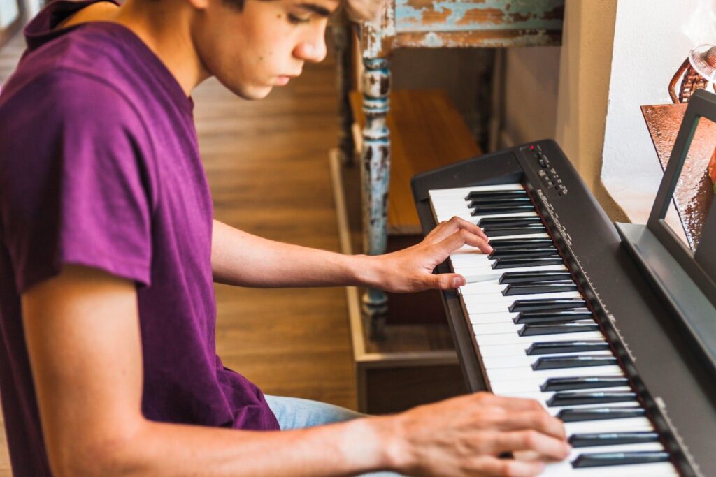 Piano Instructor in Chicago: Learn Piano with Expert Guidance